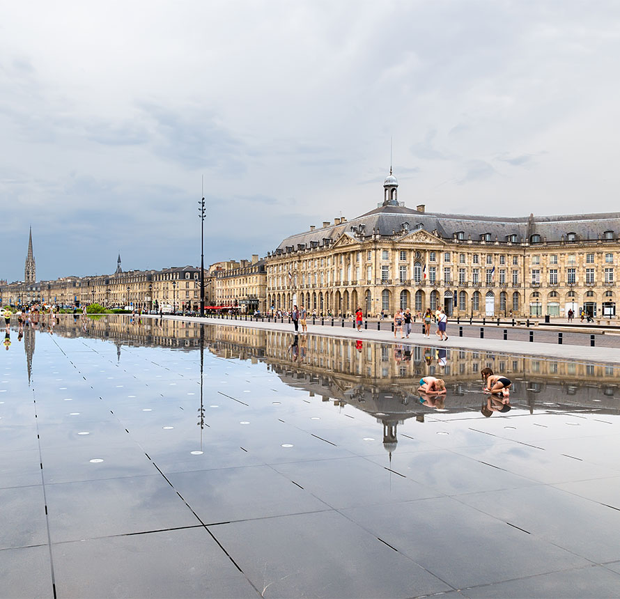 Bordeaux, une escapade citadine à portée de main, situé à seulement 80 km du camping Montacabana en Nouvelle-Aquitaine dans le Médoc, à Montalivet