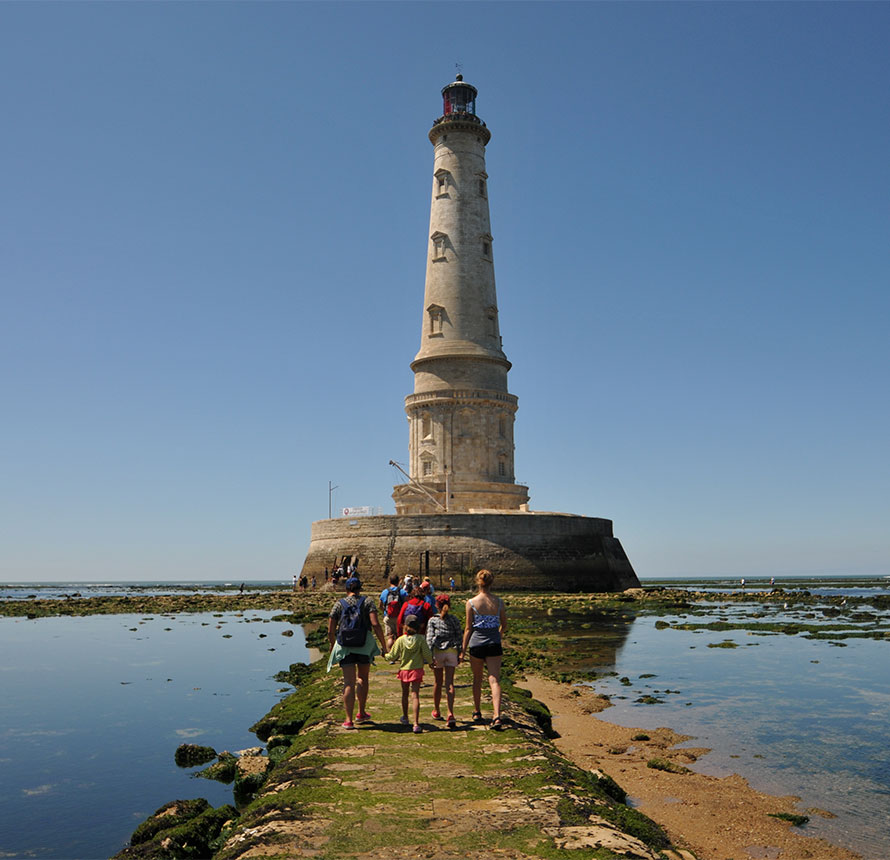 Bordeaux, une escapade citadine à portée de main, situé à seulement 80 km du camping Montacabana en Nouvelle-Aquitaine dans le Médoc, à Montalivet