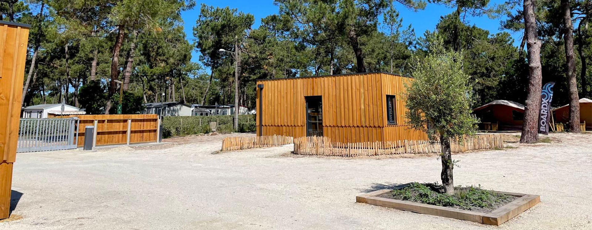 L’Entrée du camping Montacabana, camping Vélodyssée à Montalivet